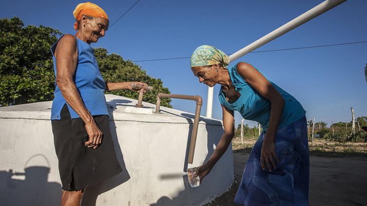 Cisterna de Maria Raimunda da Silva Santos, na Comunidade Saco do Correio, em Serrinha/BA. Foto: Ubirajara Machado/MDS.