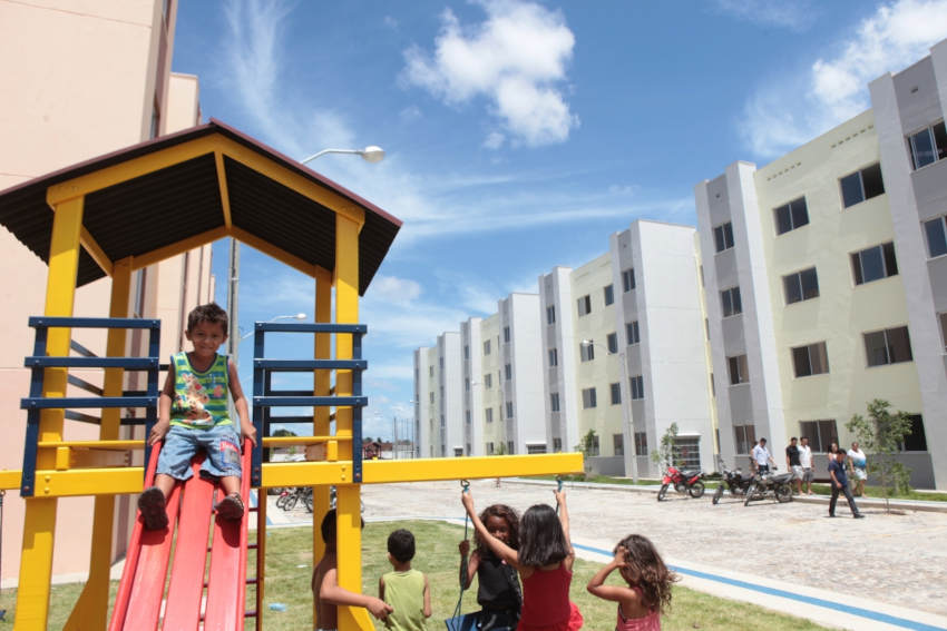 Parquinhos com brinquedos são um dos principais atrativos para as crianças das famílias beneficiadas pelo programa. | Foto: Prefeitura de Fortaleza