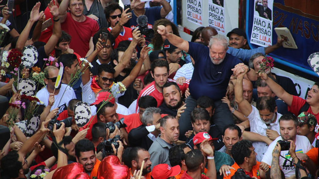 "A morte de um combatente não para uma revolução", diz Lula em ato no ABC