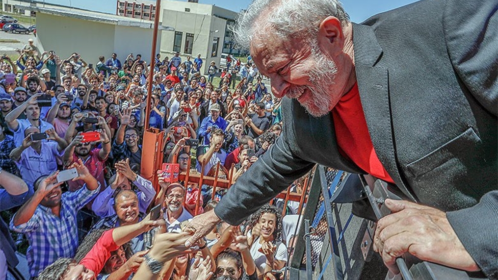Aclamado na Unipampa, Lula enaltece educação