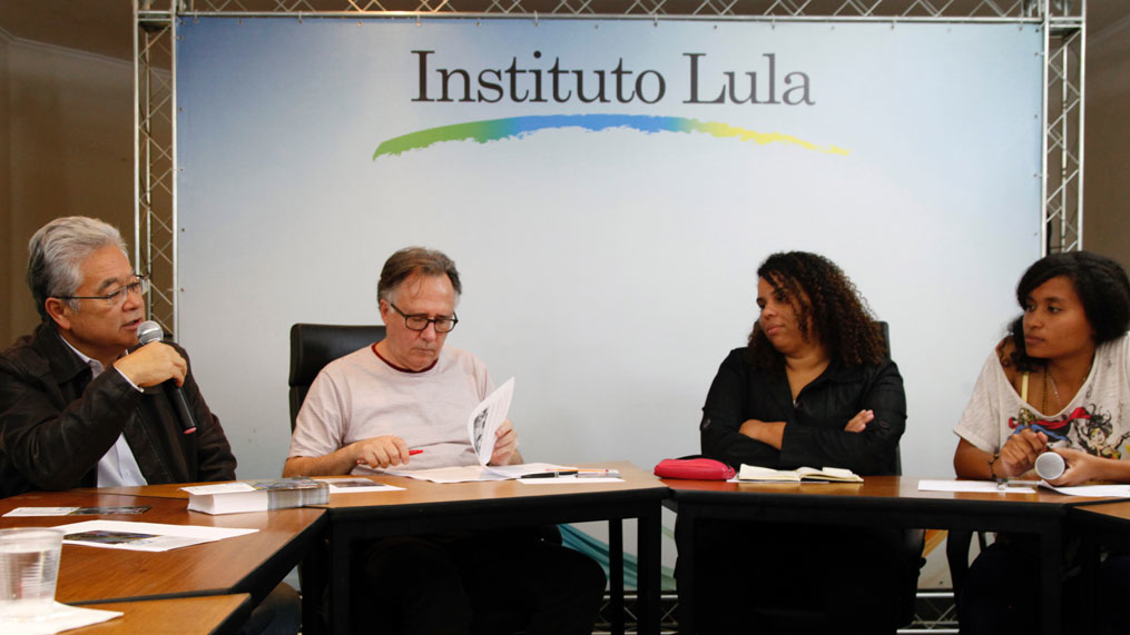 Diálogos no Instituto Lula debate racismo e preconceito 130 anos após abolição