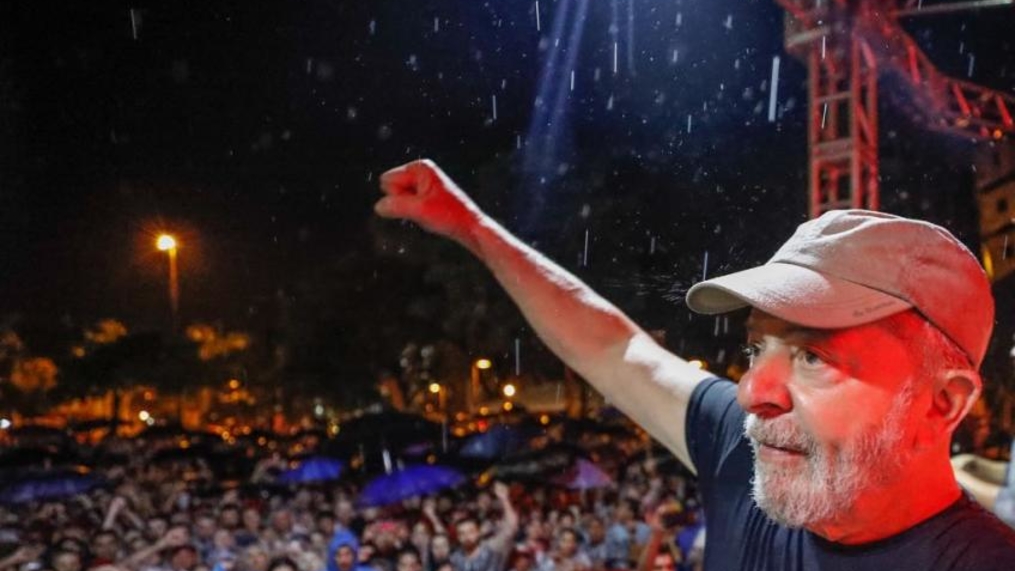 Lula em Chapecó: "Aprendam a viver em democracia. O ódio não leva a nada"