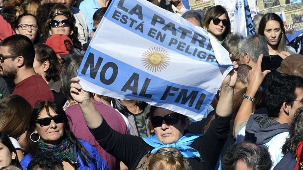 Argentinos fazem terceira greve geral contra o governo Macri