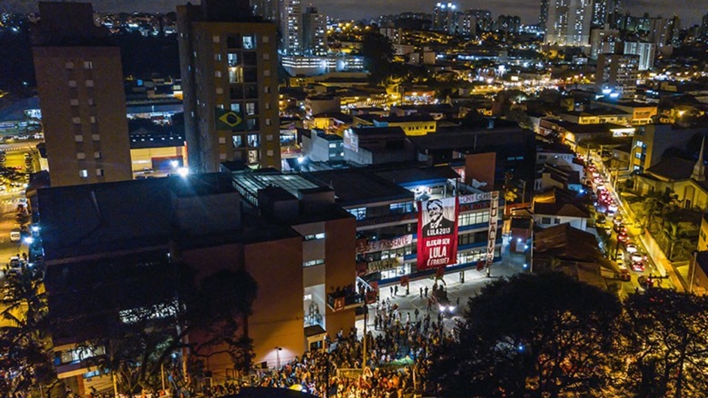 Ato com passeata em São Bernardo pede democracia e liberdade para Lula