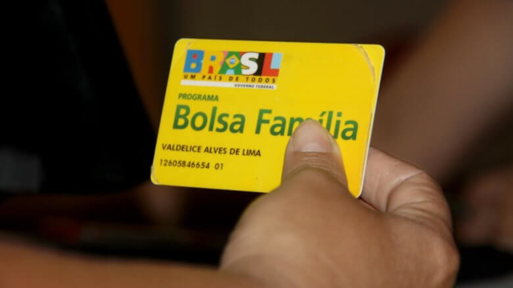 Autor da pesquisa sobre Bolsa Família desmente Jair Bolsonaro