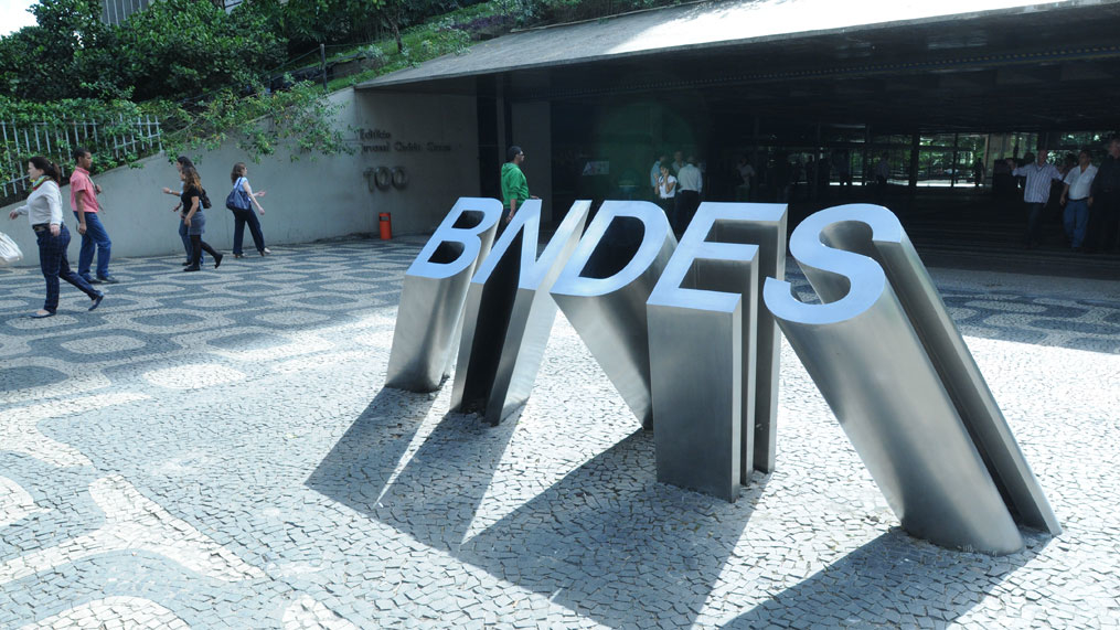 BNDES: A ressaca da pós-verdade, por Luciano Coutinho