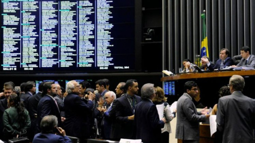Câmara aprova retirada de até 70% do pré-sal da Petrobras