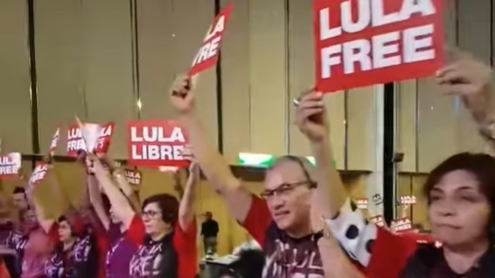 Congresso Mundial da Educação tem protesto por Lula Livre
