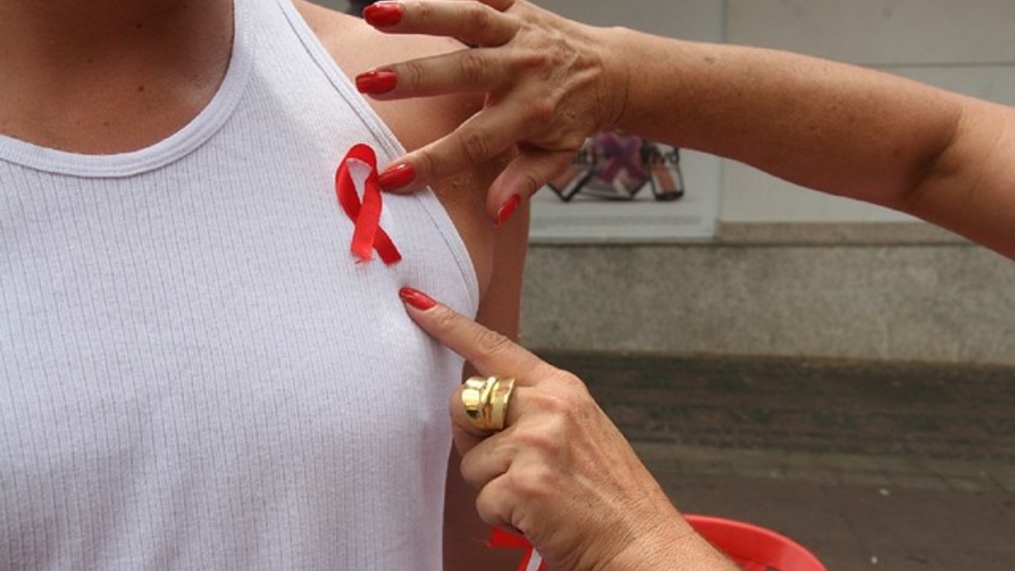 Cortes na saúde colocam em risco políticas de combate à Aids