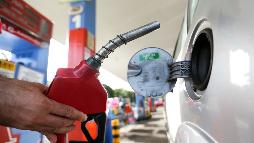 Crise mundial e preço da gasolina: uma comparação