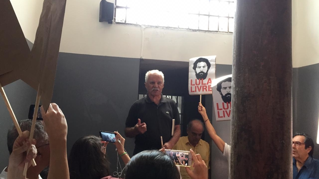 Em ato, amigos lembram prisão de Lula na ditadura