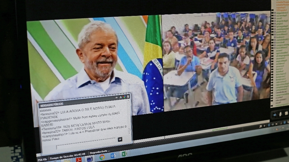 Em Teresina, Lula interage com estudantes em aula virtual