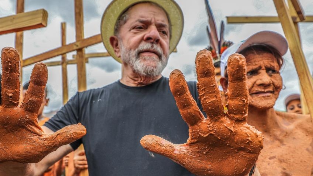 Em Valadares, Lula ouve vítimas da tragédia do rio Doce