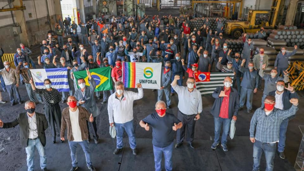 Em visita à Uniforja, Lula reafirma papel dos trabalhadores