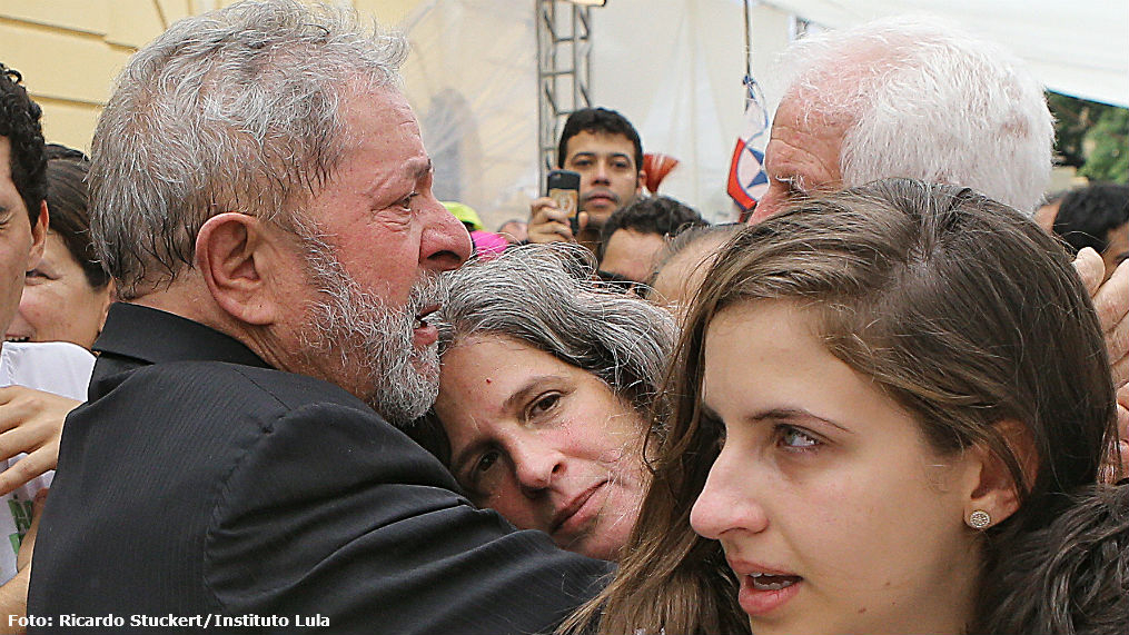 Emocionado, Lula assiste missa em homenagem a Eduardo Campos