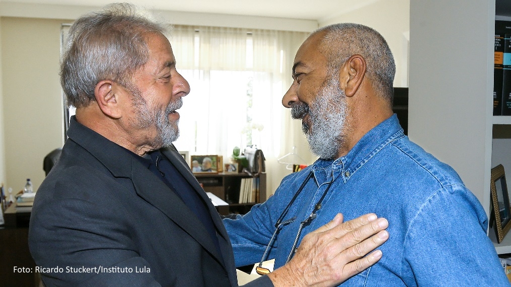 Escritor cubano Leonardo Padura se encontra com seu leitor Lula 