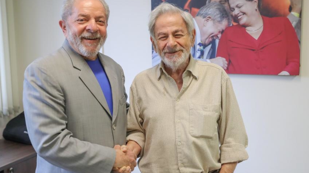 Escritor Raduan Nassar visita Instituto Lula
