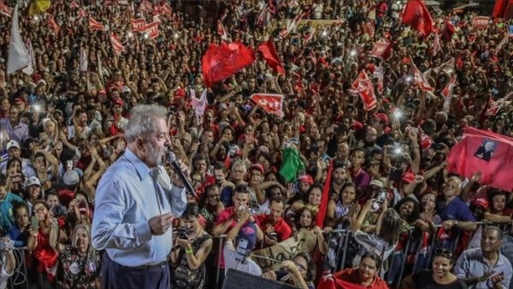"Están vendiendo nuestro país", dice Lula en gira por Minas Gerais