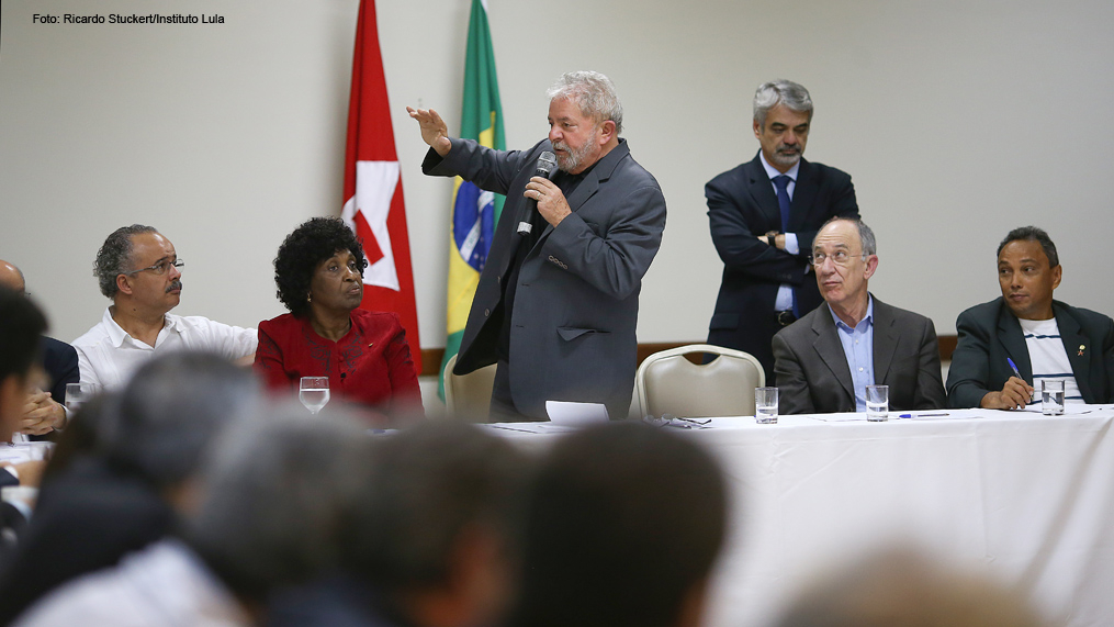 “Estou 150% a disposição para ajudar Dilma”, diz Lula a deputados e senadores do PT