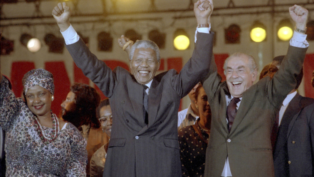Há 27 anos: Mandela conhece o Brasil