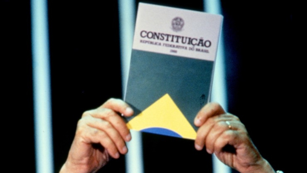 Há 33 anos, Constituição selava transição democrática