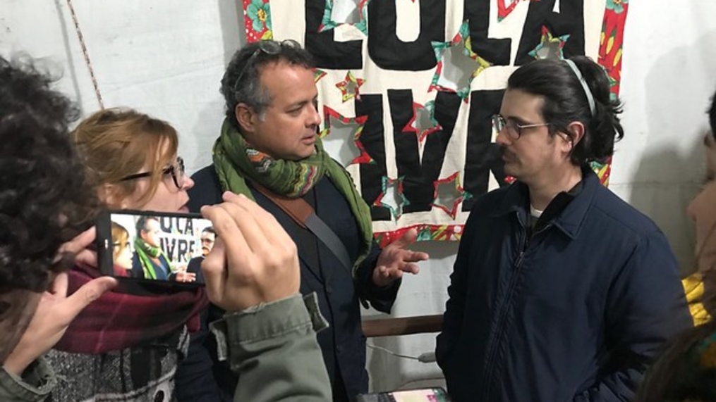 Jornalista vê 'política do futuro' na Vigília Lula Livre
