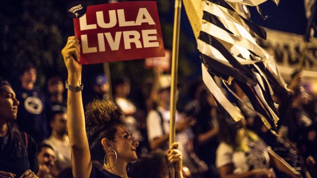 Juventude abraça a luta em defesa da liberdade de Lula