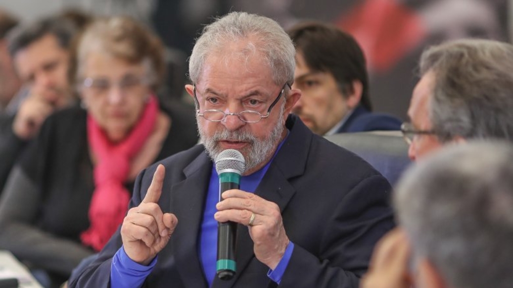 Líder da esquerda francesa denuncia perseguição judicial a Lula