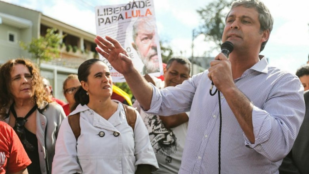 Lindbergh: “Estão transformando o ex-presidente Lula num mito”