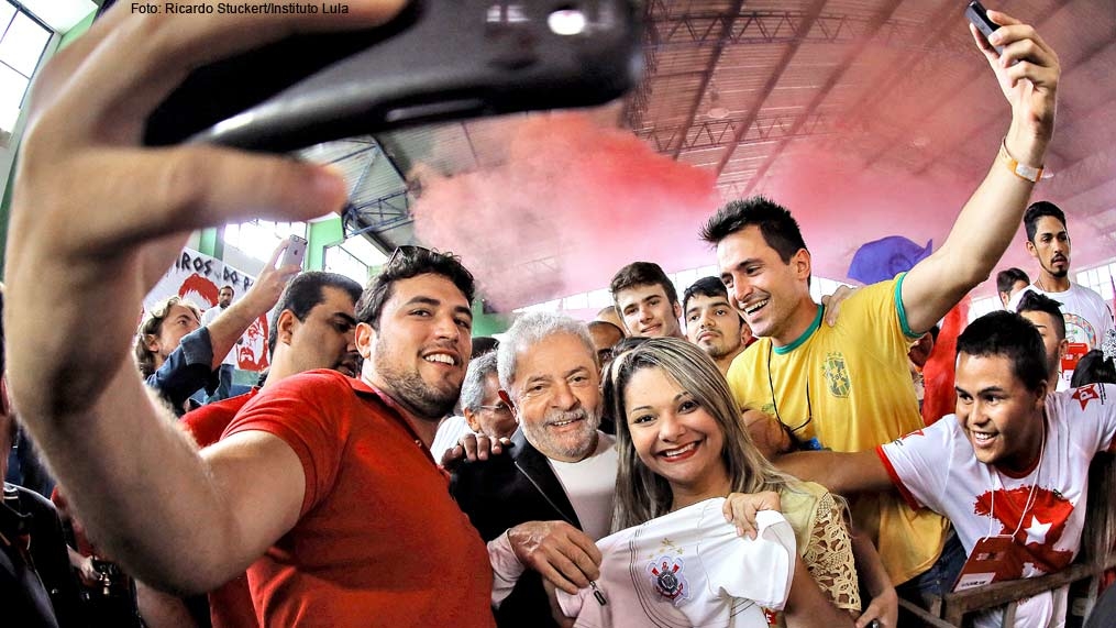 Lula a jovens: dizem que o PT acabou, vamos fazer uma pequena surpresa para eles