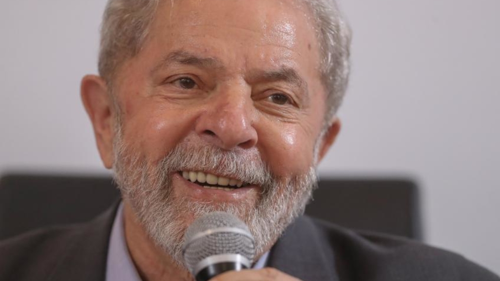 Lula concede entrevista coletiva em São Paulo