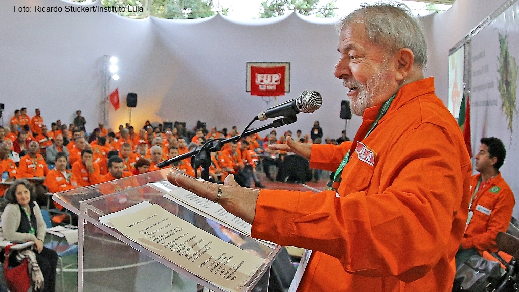 Lula defende a Petrobras e convoca petroleiros a preservar maior empresa do Brasil
