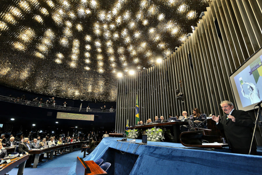 Lula recebe Medalha Suprema Distinção e Medalha Assembleia Nacional Constituinte em Brasília