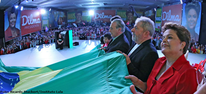 "Para eles, mulher nasceu para ser objeto de cama e mesa, para nós é agente da transformação", ressalta Lula em evento que confirmou candidatura de Dilma