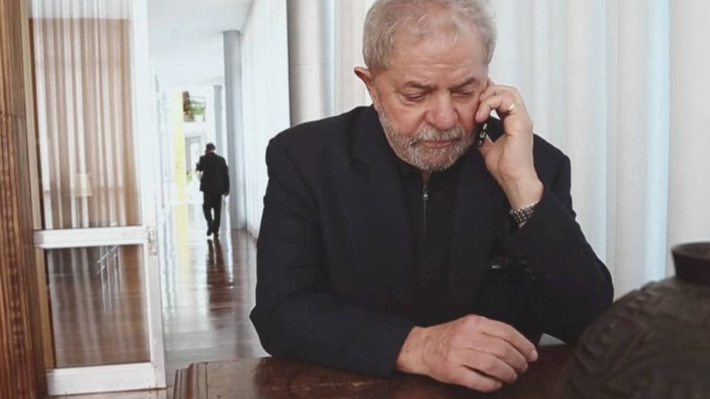 Lula: Moro produziu uma farsa para dar um golpe