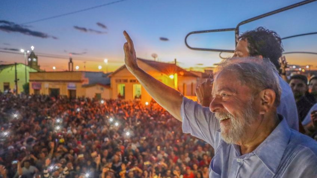 Lula: "Na democracia quem decide os governantes é o povo"