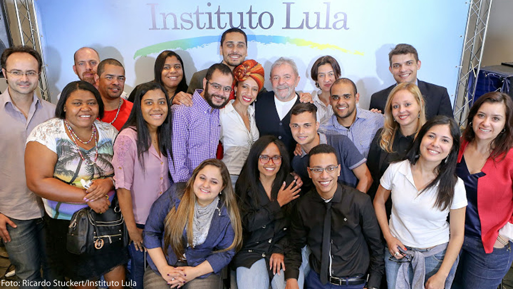 Lula ouve histórias de vida transformadas por programas educacionais