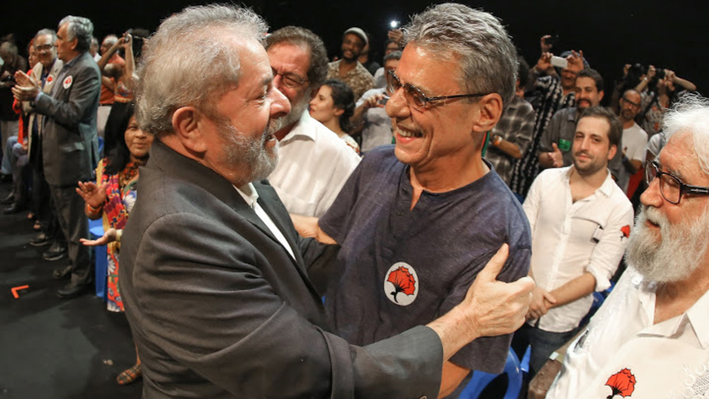 Lula parabeniza Chico Buarque por prêmio Camões