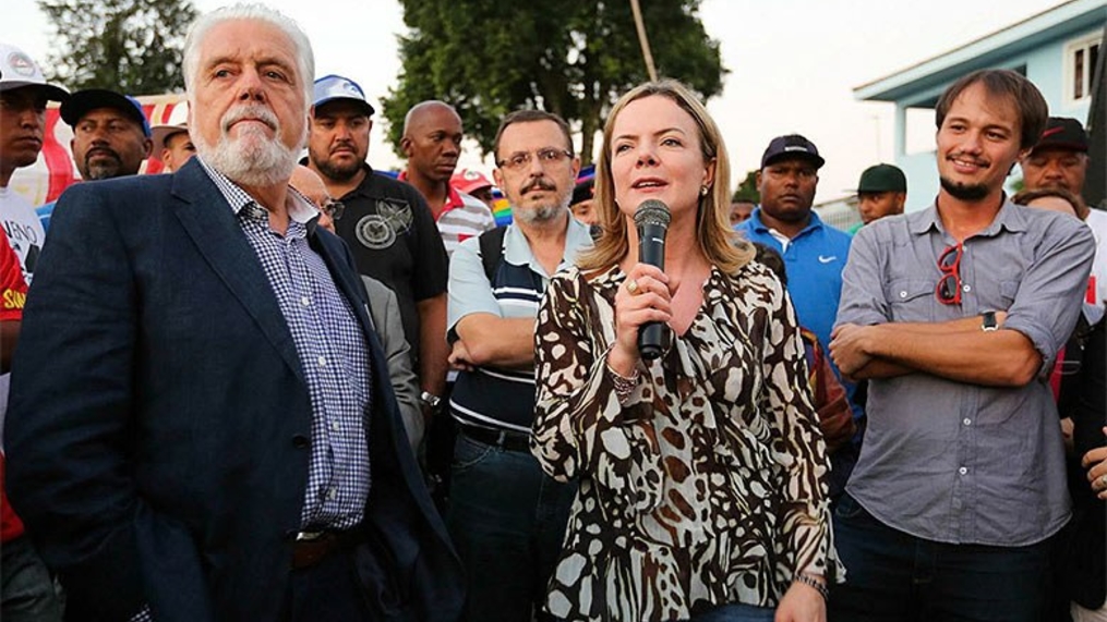Lula pede criação de grupo para discutir questão da moradia no país
