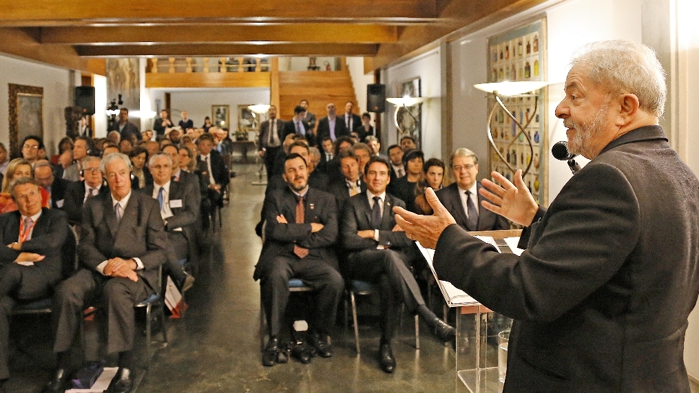 Lula reafirma sua fé no potencial do Brasil a empresários franceses