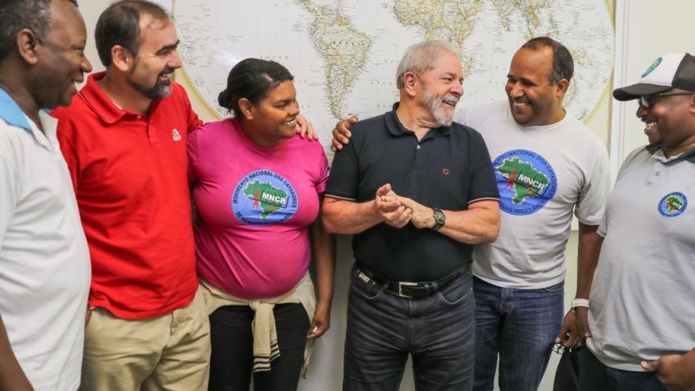 Lula recebe movimentos nacionais dos catadores