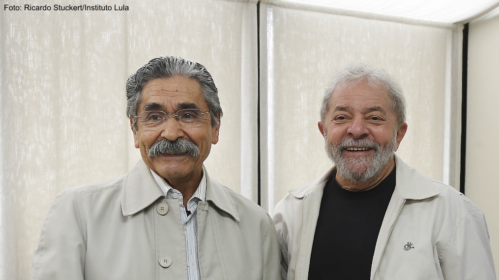 Lula recebe visita de Olívio Dutra em São Paulo