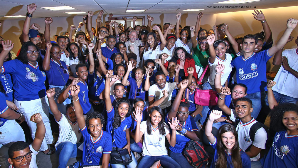 Lula se encontra com 100 jovens líderes de escolas públicas da Bahia