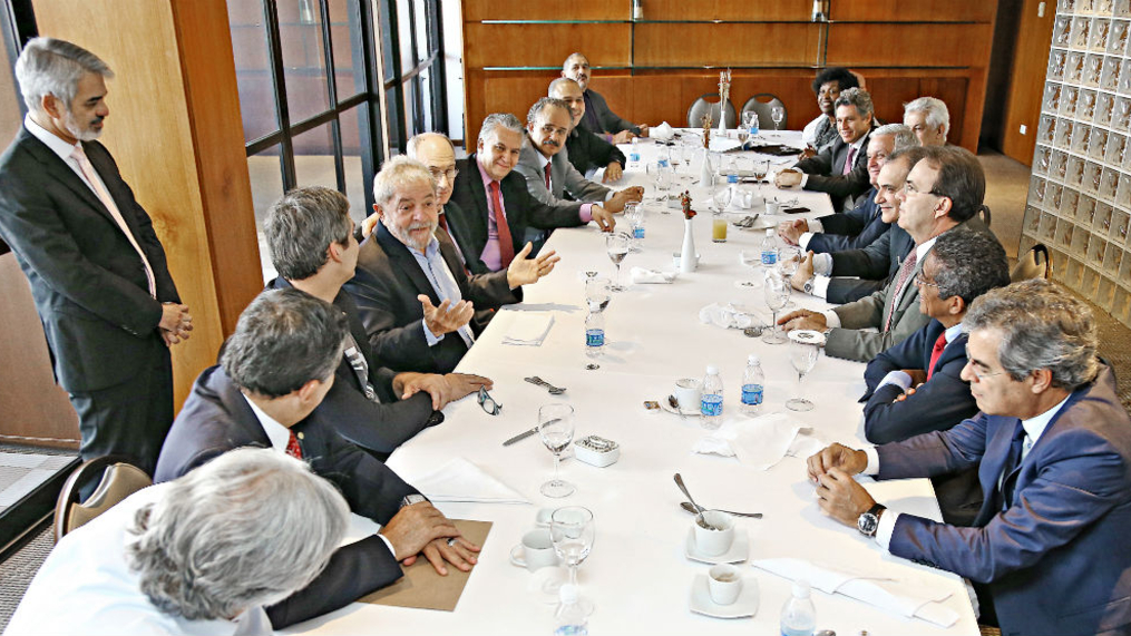 Lula se reúne com parlamentares petistas em café da manhã