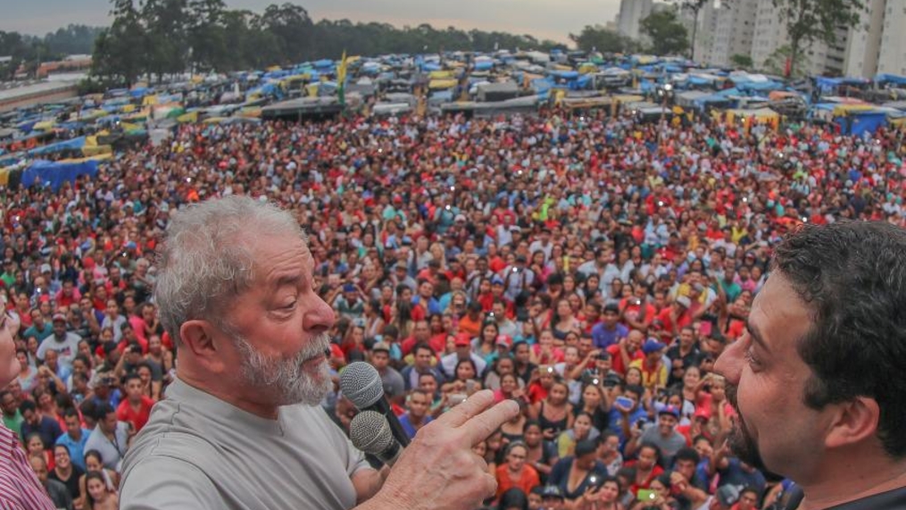 Lula visita ocupação Povo sem Medo em São Bernardo