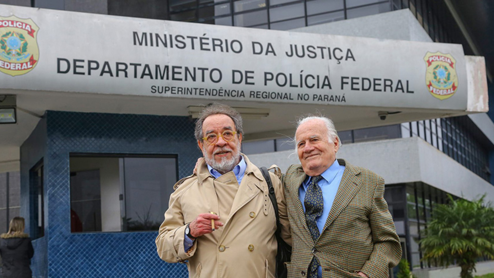 Mino Carta e Fernando Morais, após visita: “Lula está bem e animado com a possibilidade de Haddad ganhar as eleições”