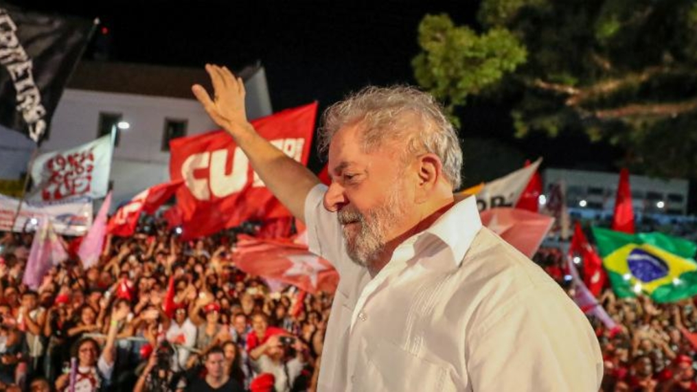 “Na luta vamos derrotar a tragédia”, escreve Lula a CUT
