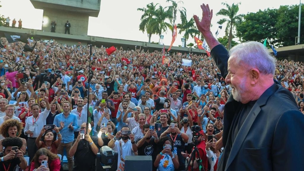 Na Uerj, Lula pede “indignação” aos brasileiros