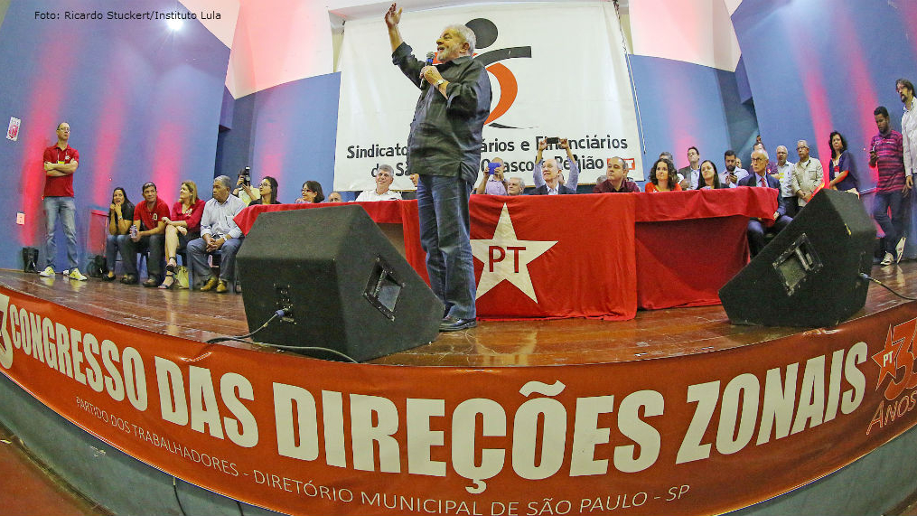 "Não queremos ver uma lei que retroceda direitos dos trabalhadores", diz Lula