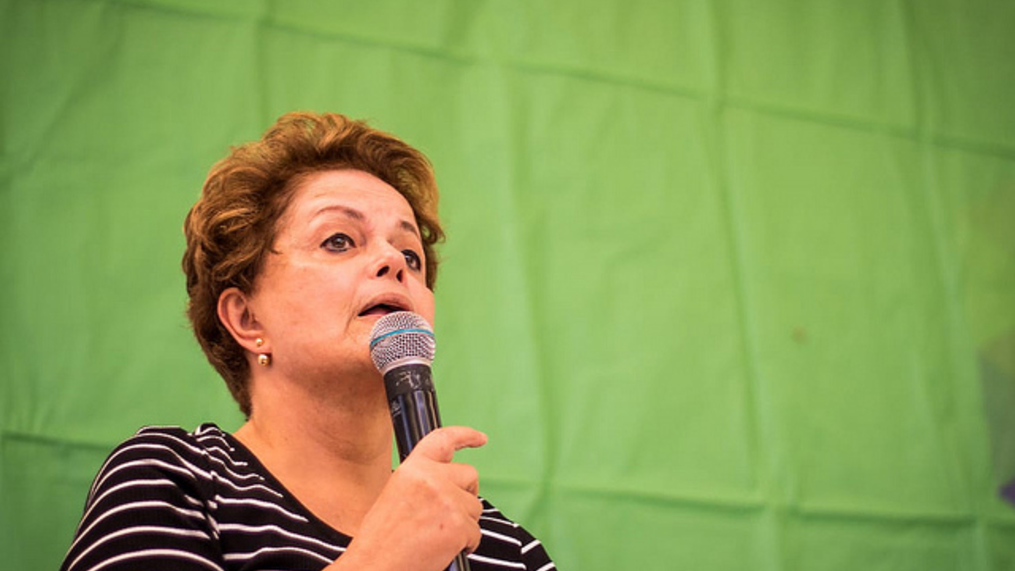 ʽNinguém respeita quem se coloca de joelhosʼ, diz Dilma 